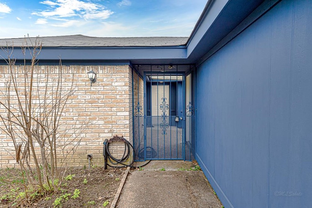 11019 Willwood Dr, Houston TX  77072-1425 exterior