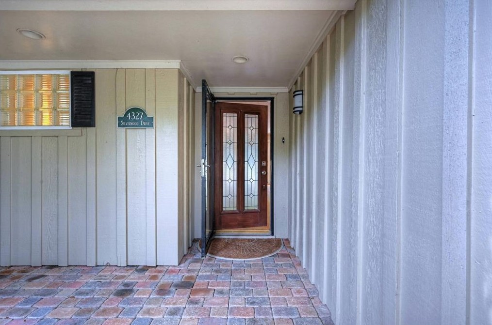 4327 Silverwood Dr, Houston TX  77035-3633 exterior