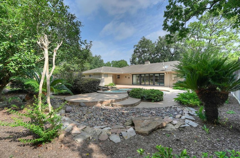 4327 Silverwood Dr, Houston TX  77035-3635 exterior
