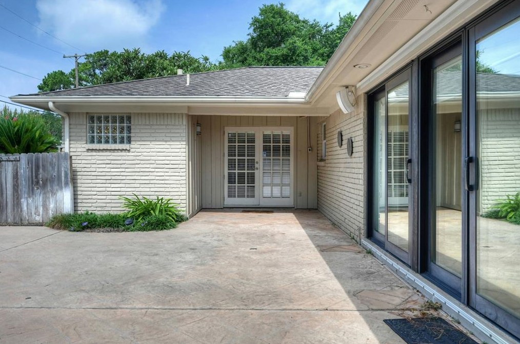 4327 Silverwood Dr, Houston TX  77035-3635 exterior