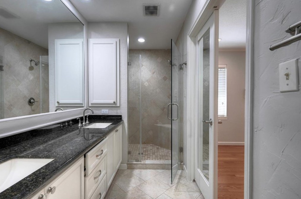 4327 Silverwood Dr, Houston TX  77035-3635 exterior