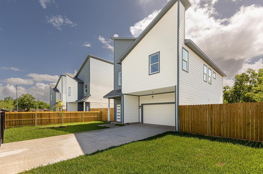 10213 Ashville Dr, Houston TX  77051-3622 exterior