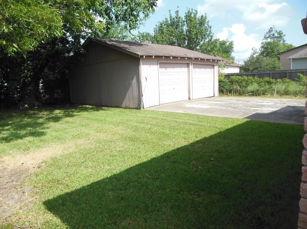 8110 Livingston, Houston TX 77051-1421 exterior