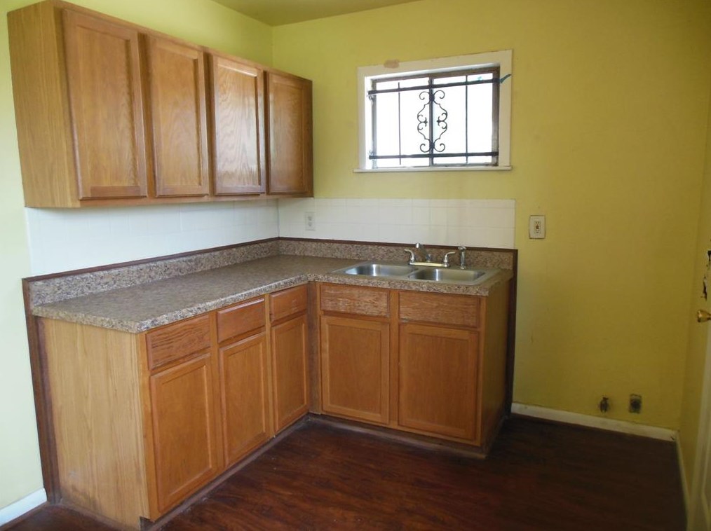 8110 Livingston, Houston TX 77051-1421 exterior