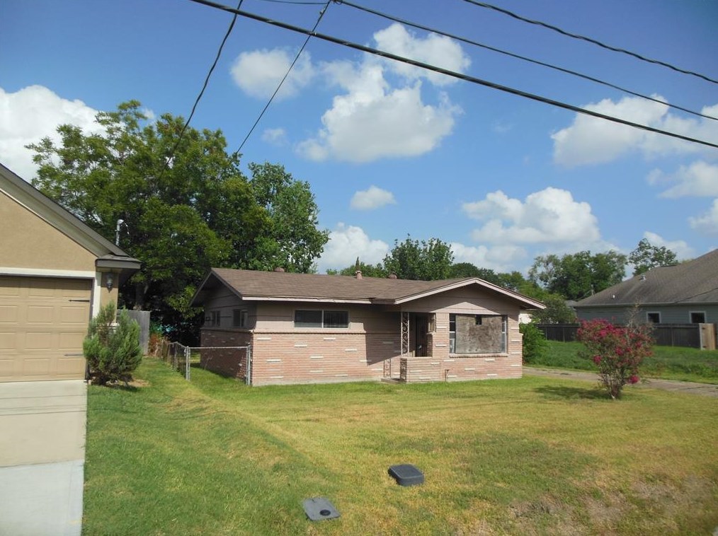 8110 Livingston, Houston TX 77051-1421 exterior