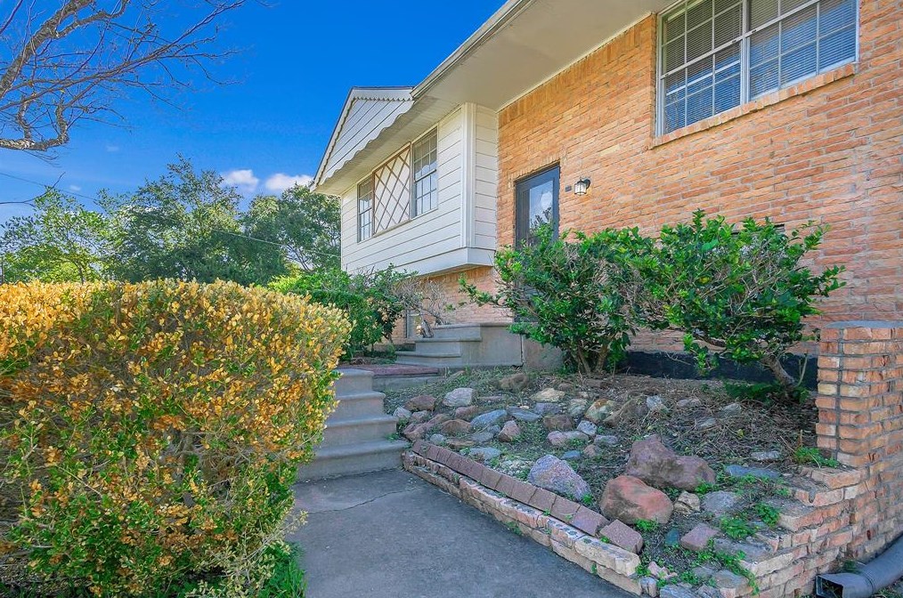 1530 Pearl Dr, League City, TX 77573