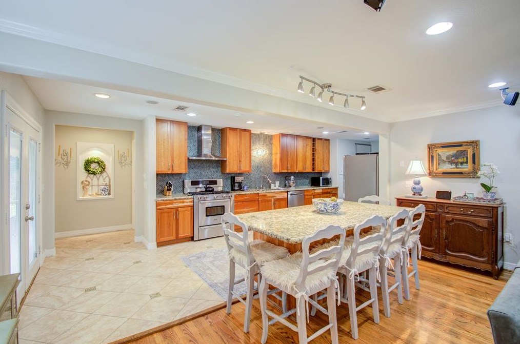 2319 Wilde Rock Way, Houston TX  77018-7147 exterior