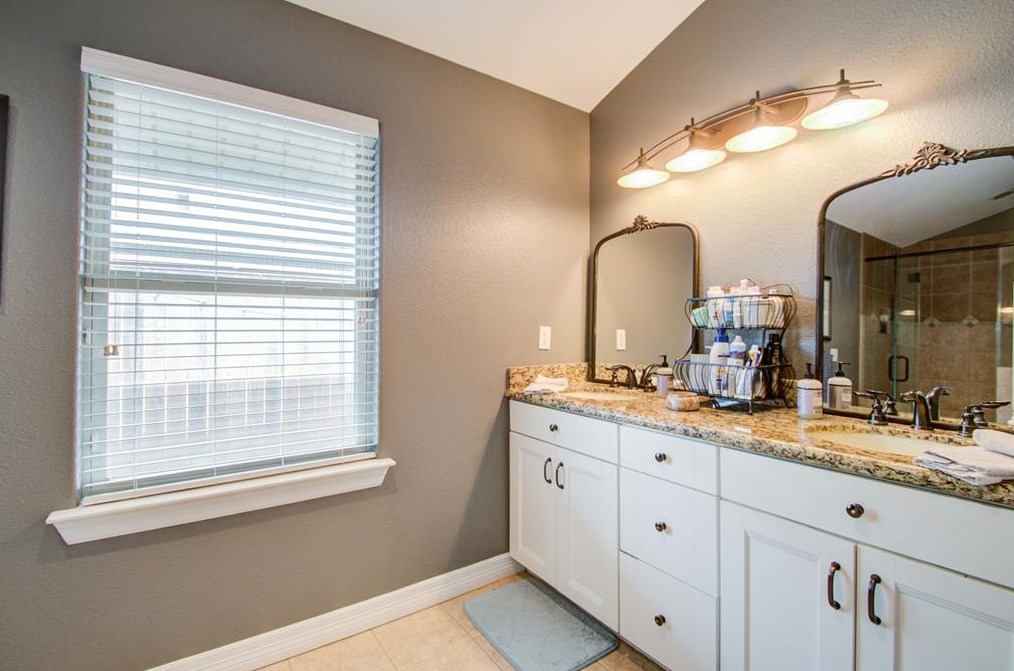 2319 Wilde Rock Way, Houston TX  77018-7147 exterior