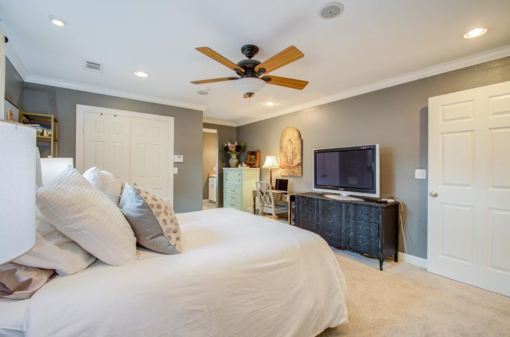 2319 Wilde Rock Way, Houston TX  77018-7147 exterior