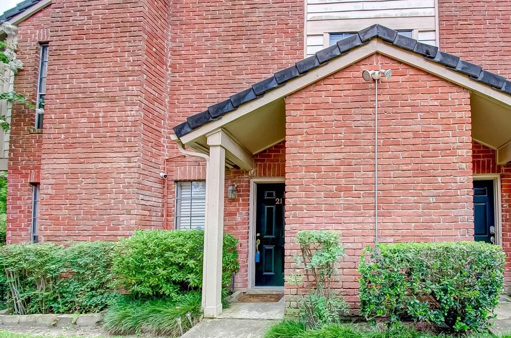 2211 S Kirkwood Rd Apt 21, Houston, TX 77077