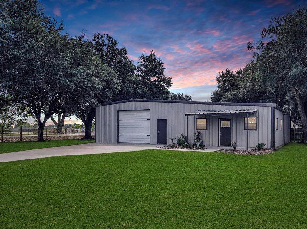 106 Maple St, Port Neches, TX 77651-3140