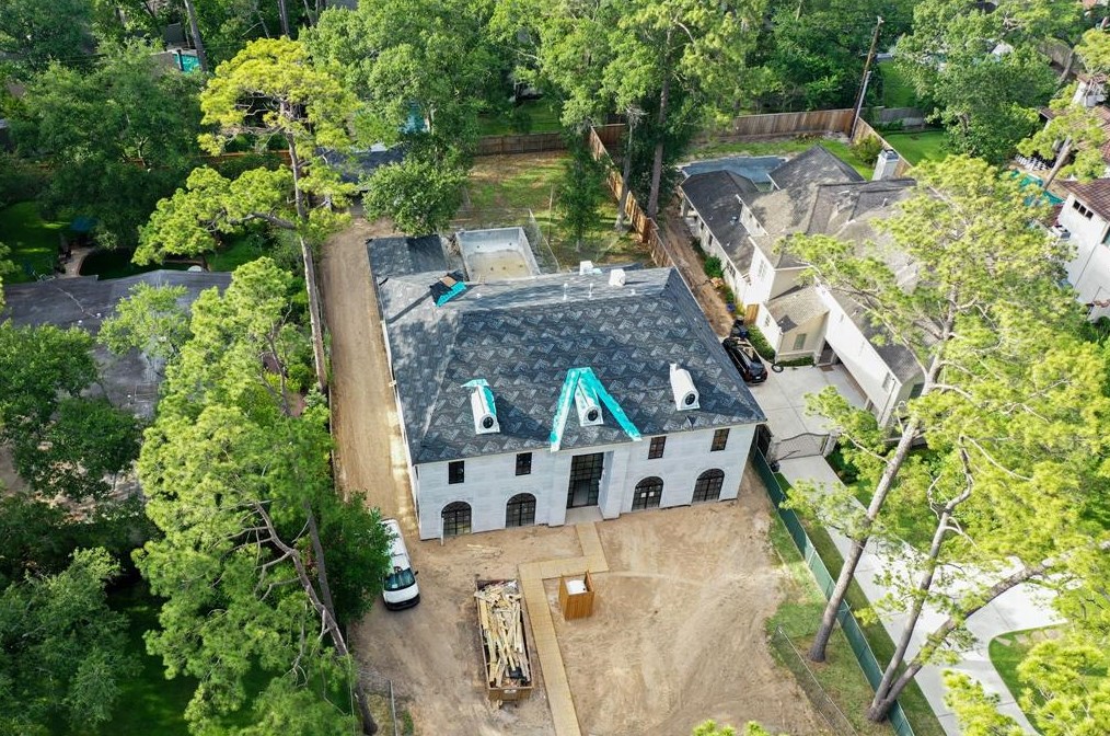 10830 Roaring Brk Ln, Houston TX 77024-6813 exterior