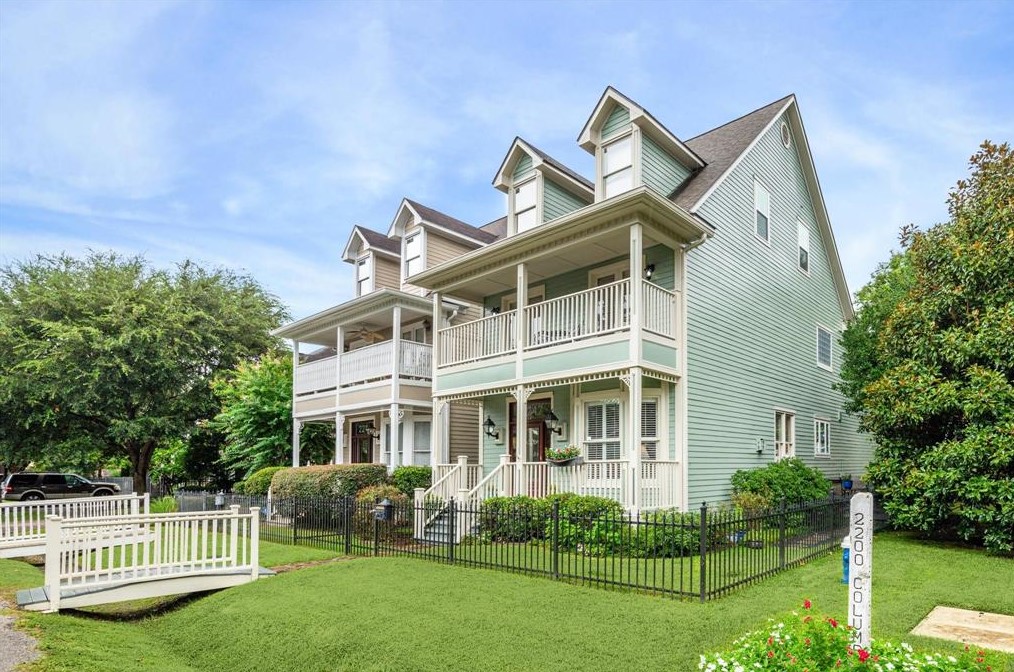 2247 Columbia St, Houston TX  77007-1636 exterior