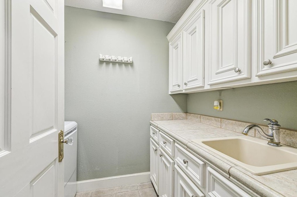 2247 Columbia St, Houston TX  77007-1636 exterior