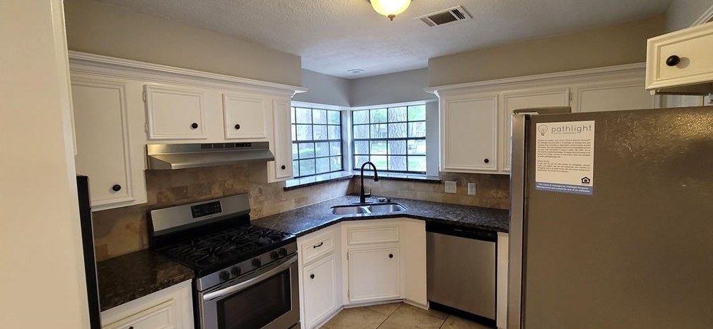 12118 Rocky Lake Dr, Houston TX  77070-2236 exterior