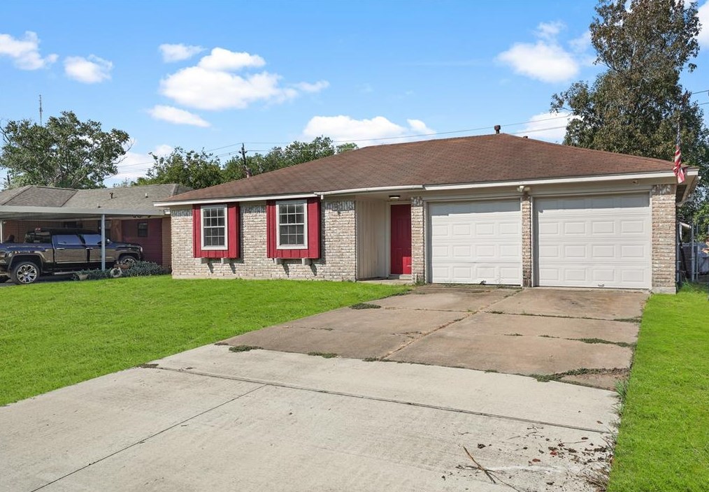 5327 Crestmont St, Baytown, TX 77521-1749