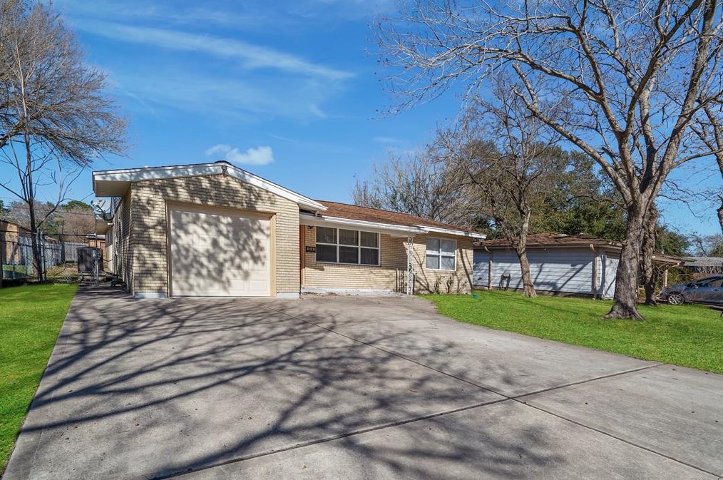 1514 14th Ave N, Texas City, TX 77590