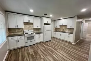 1409 20th St, Huntsville, TX 77340 - Photo 4