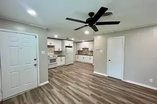 1409 20th St, Huntsville, TX 77340 - Photo 6