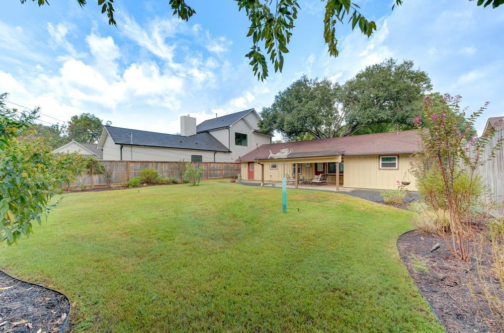 9717 Cedardale Dr, Houston, TX 77055-6109
