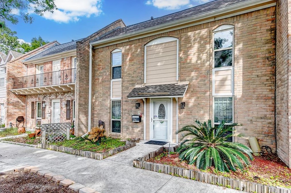 10716 Briar Forest Dr #30, Houston, TX 77042