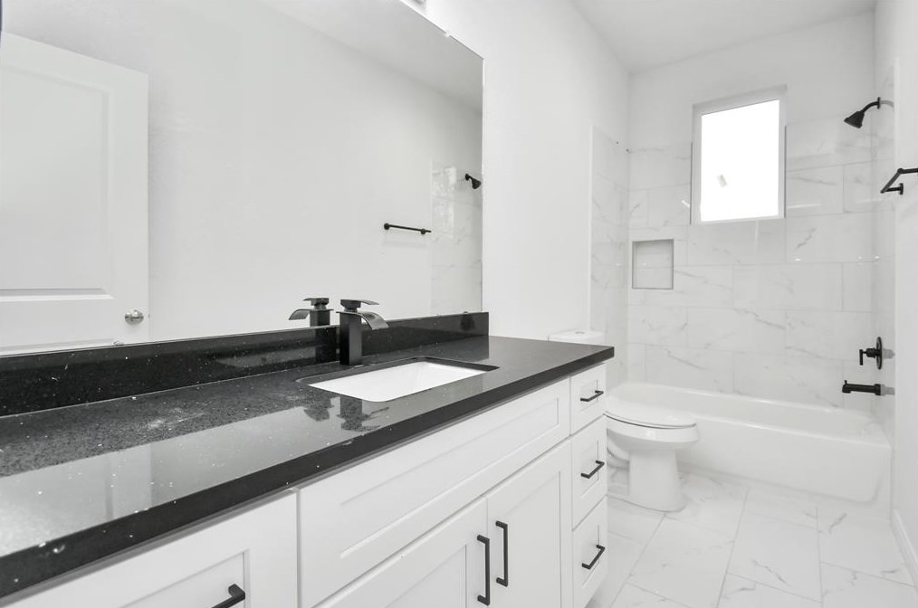 3433 Shelby Cir, Houston TX 77051-1256 exterior