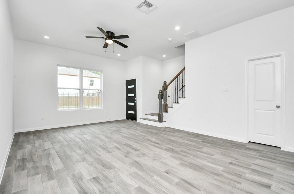 3433 Shelby Cir, Houston, TX 77051-1256
