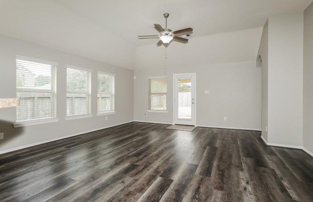 10 Maple Mill Ct, Conroe, TX 77301
