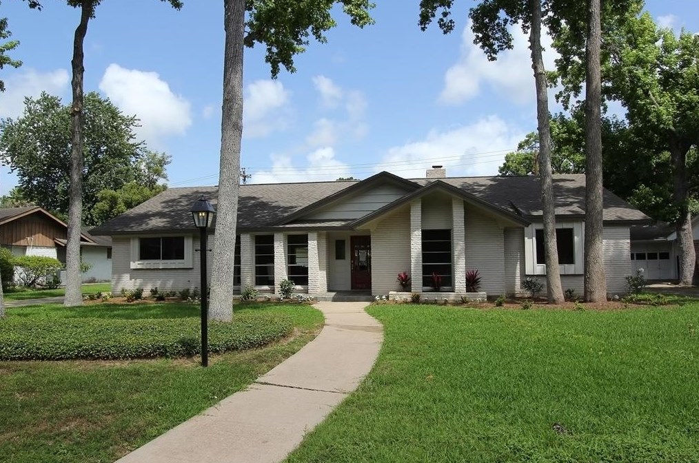 1419 Antigua Ln, Houston, TX 77058-4002