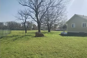 609 W Barton St, Calvert, TX 77837 - Photo 12