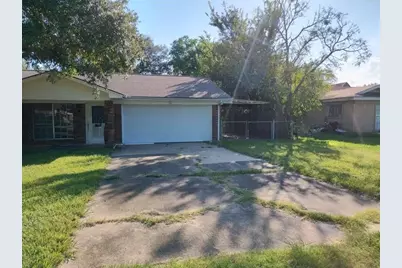 105 Newcastle Street, Victoria, TX 77905 - Photo 2