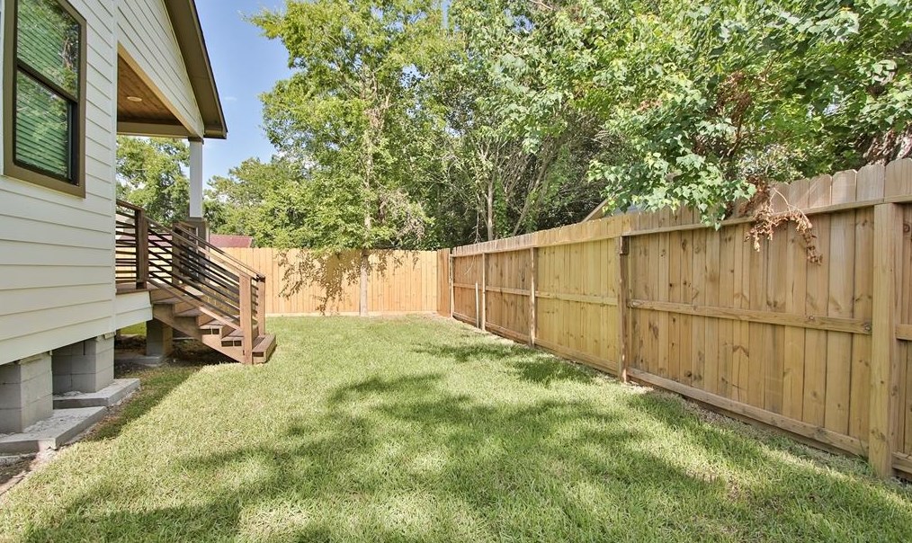 716 Barkley St, Houston TX  77022-3917 exterior