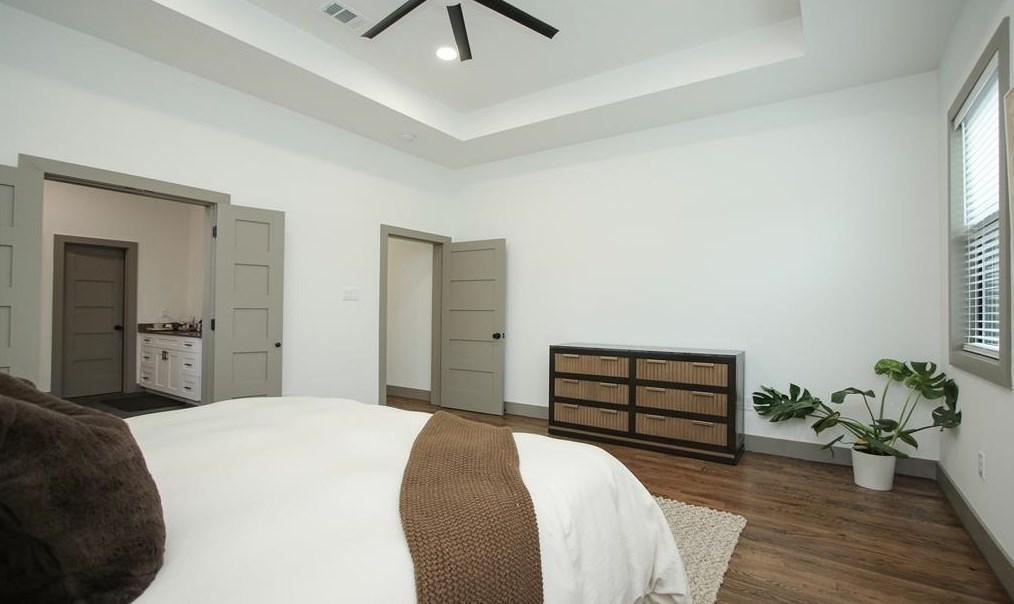 716 Barkley St, Houston TX  77022-3917 exterior