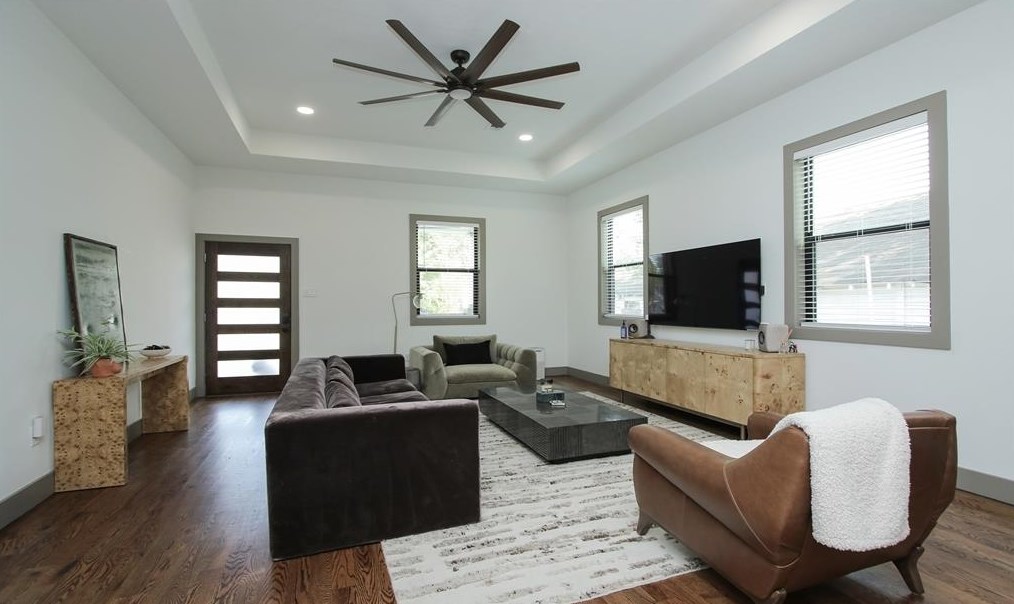 716 Barkley St, Houston TX  77022-3917 exterior