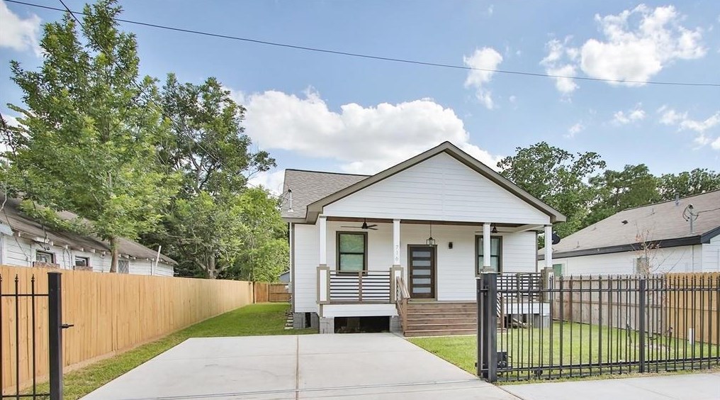 716 Barkley St, Houston TX  77022-3917 exterior