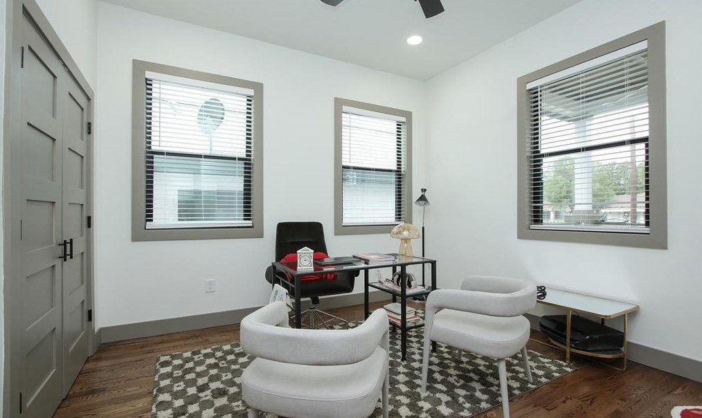 716 Barkley St, Houston TX  77022-3917 exterior
