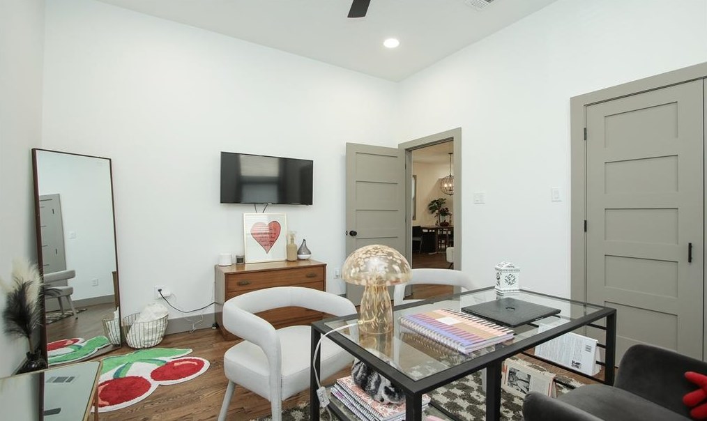 716 Barkley St, Houston TX  77022-3917 exterior