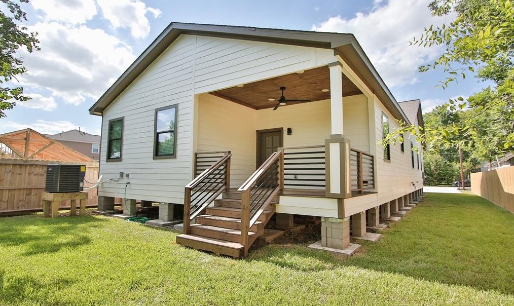 716 Barkley St, Houston TX  77022-3917 exterior