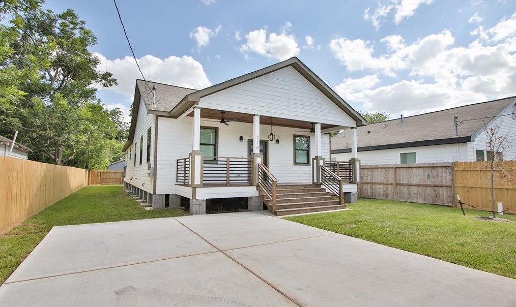 716 Barkley St, Houston TX  77022-3917 exterior