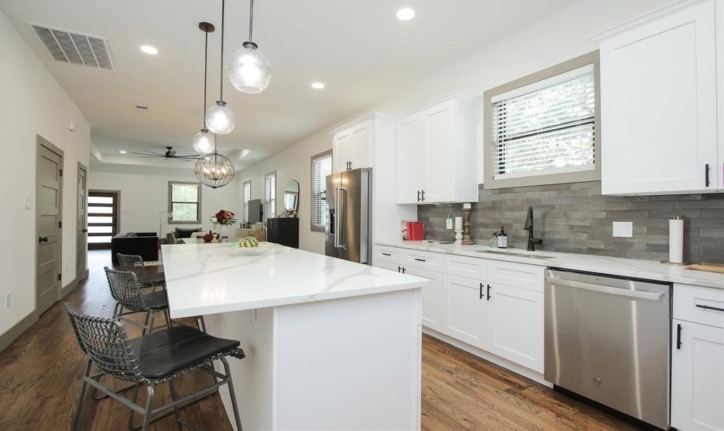 716 Barkley St, Houston TX  77022-3917 exterior