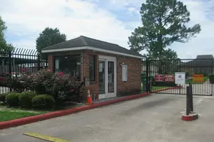 6845 Chasewood Dr, Missouri City, TX 77489 - Photo 2