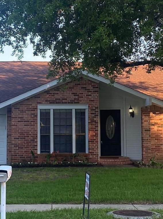 14235 Royal Hill Dr, Houston TX  77083-6133 exterior