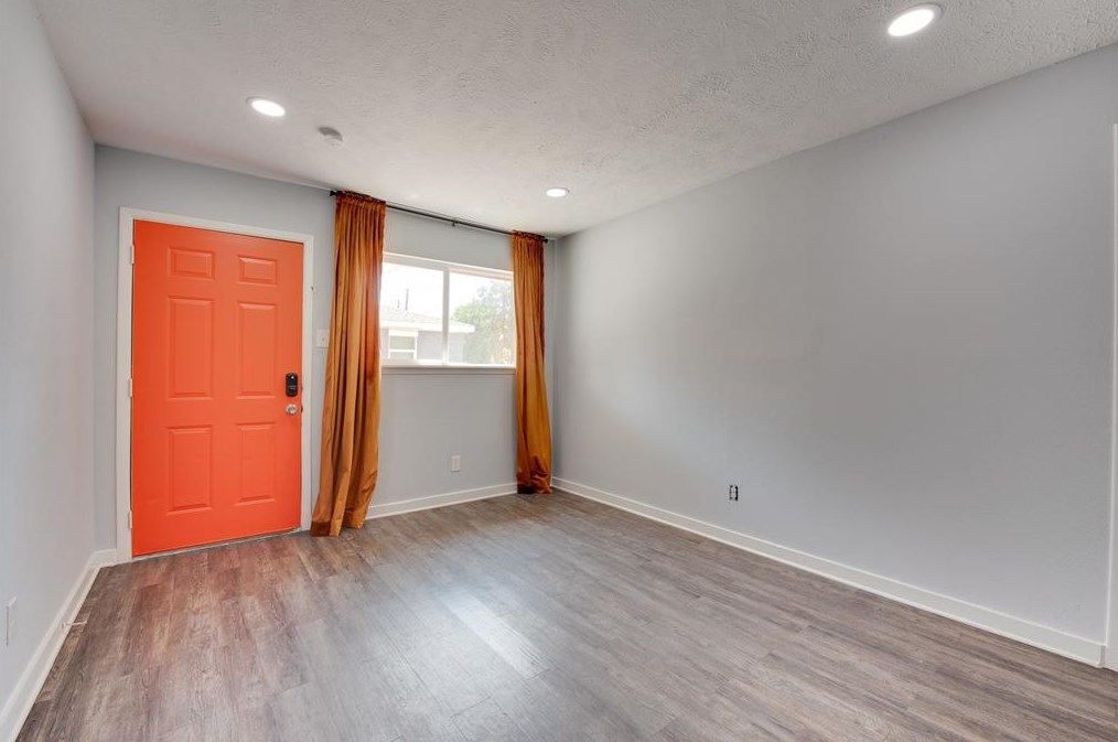 3339 Simmons St #8, Houston, TX 77004