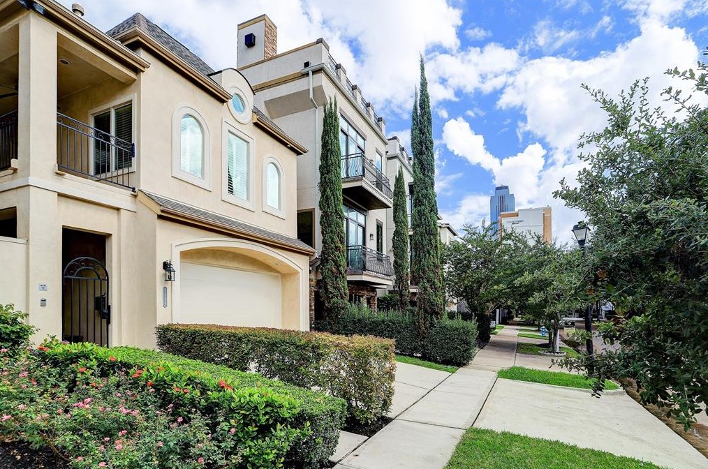 5334 Fayette St, Houston, TX 77056-5909