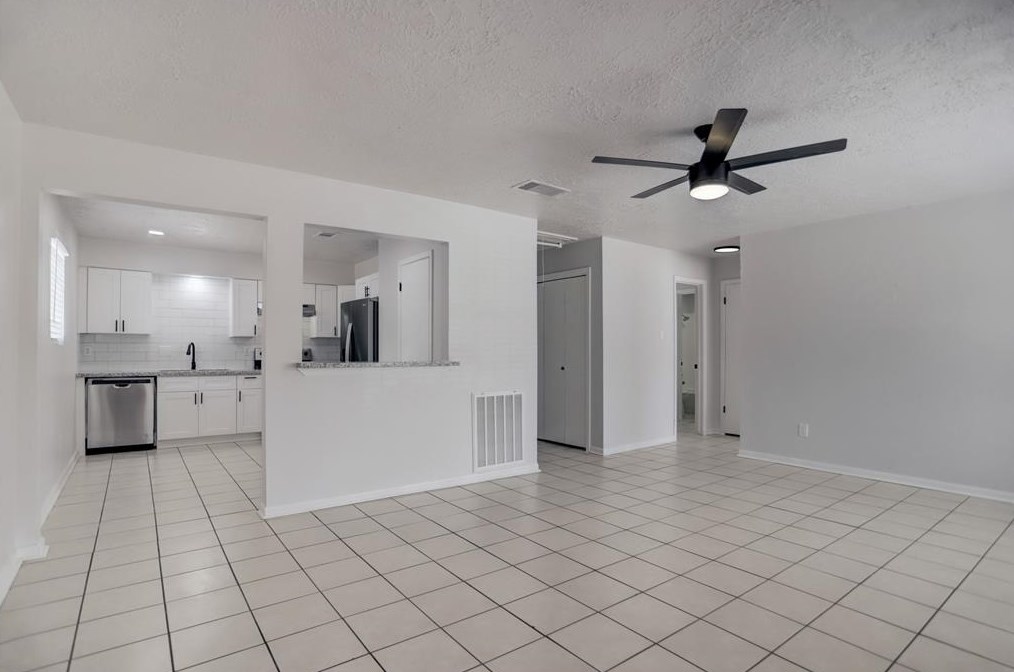 12621 Veterans Memorial Dr, Houston, TX 77014-2101