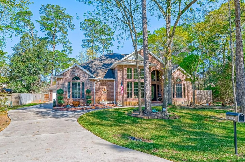 715 Somerset St, Conroe, TX 77302