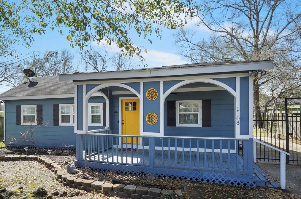 1108 N 9th St, Conroe, TX 77301