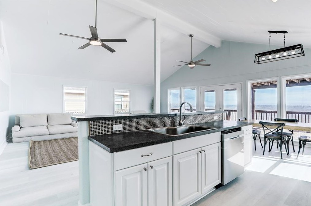 13007 Gulf Bch Dr, Jones Creek TX  77541-7261 exterior