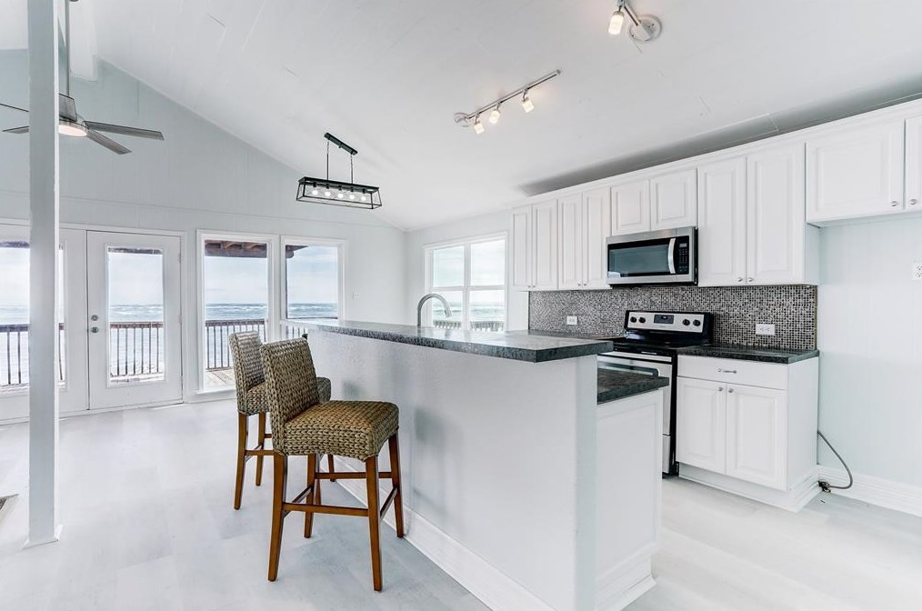 13007 Gulf Bch Dr, Jones Creek TX  77541-7261 exterior