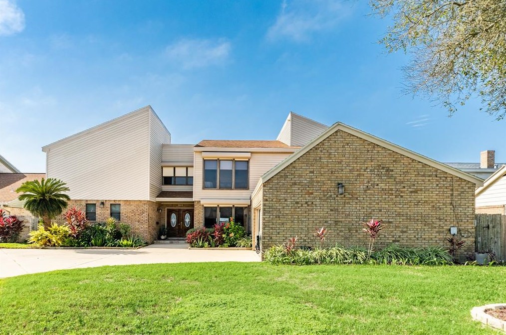 3013 Beluche Dr, Galveston, TX 77551